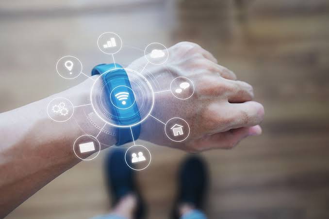 Wearable Shipments Fall 2% as Consumers Shift to Screenless Trackers and Advanced Sports Watches: Omdia
